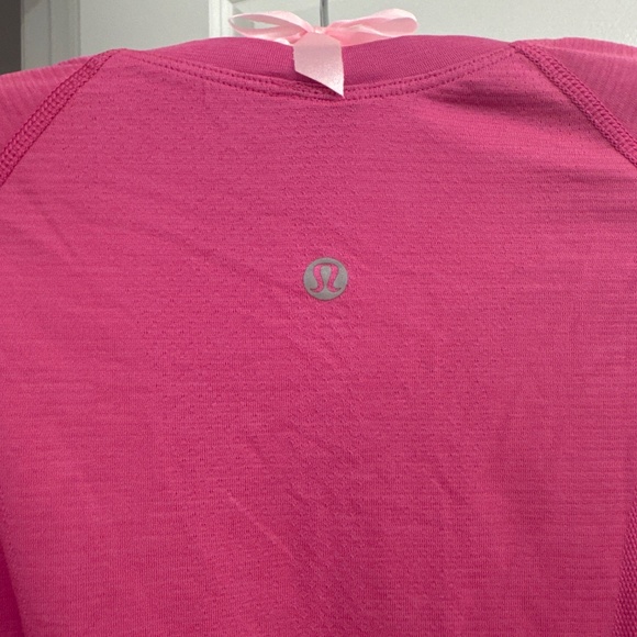 Lululemon T-Shirt - Picture 2 of 2